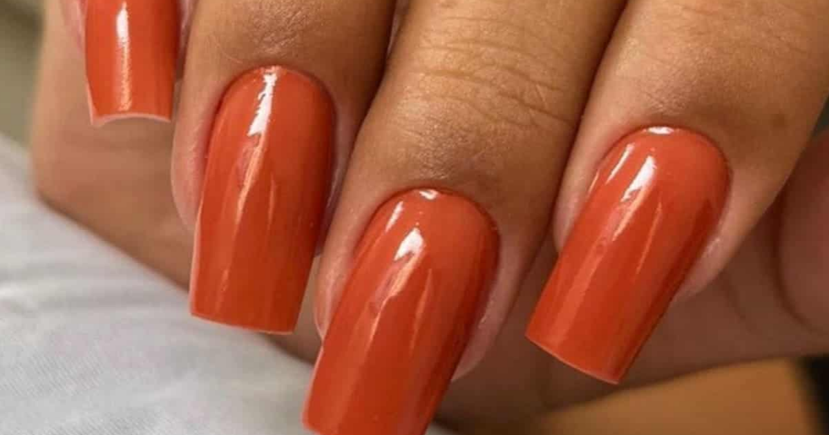 unha em gel laranja com glitter