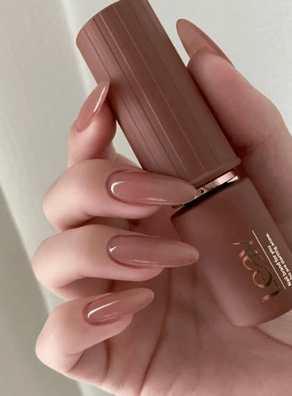 5 ideias de títulos:
1. Unhas em Gel Marrom Claro: O Guia Completo para a Tendência