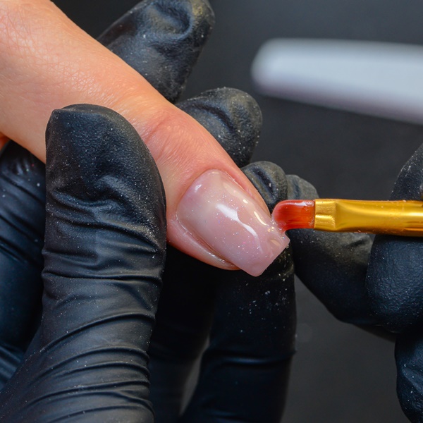 Alongamento de unha em gel com tips