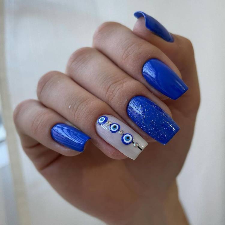 inspiração unha em gel olho grego minimalista