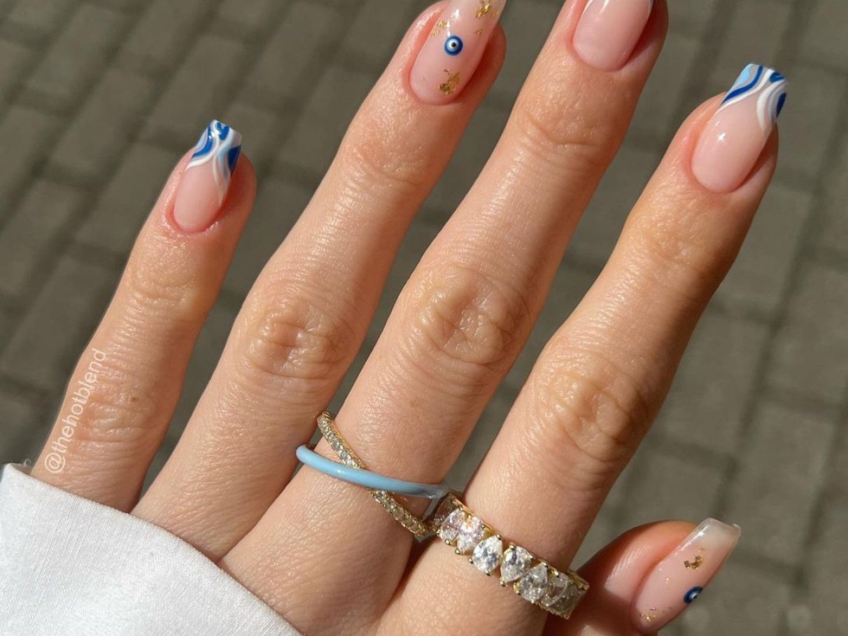 Degradê e Pedrarias
4. Como Escolher o Esmalte em Gel Azul Perfeito para Suas Unhas Quadradas
5. Unhas Quadradas: O Formato Que Dominará 2026