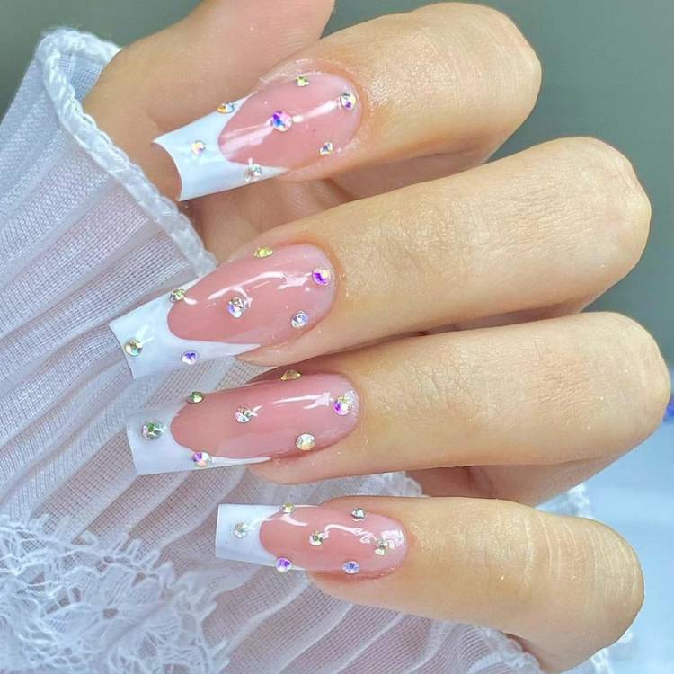 Nail Tints: A Nova Tendência de Francesinha Natural e Elegante