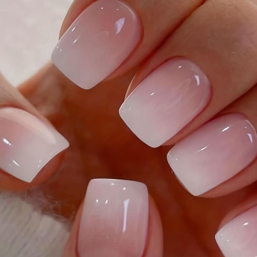 unha em gel quadrada rosa com coração