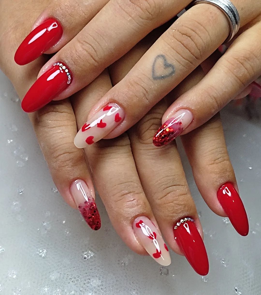 unha em gel quadrada vermelha com acabamento matte