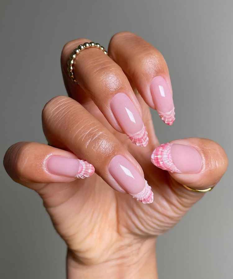 unha em gel redonda rosa minimalista