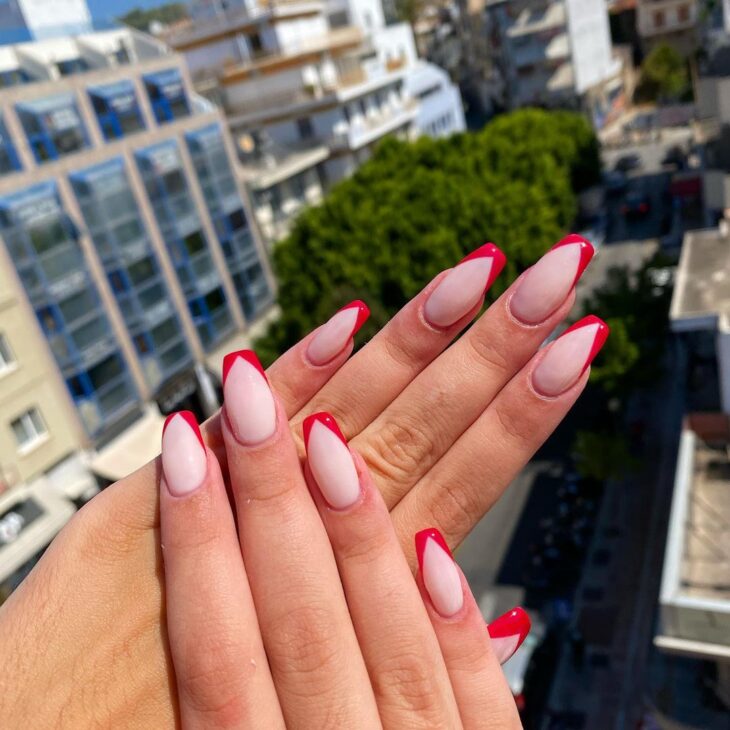 unha em gel vermelha minimalista