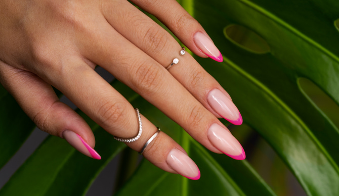 unha em gel rosa escuro