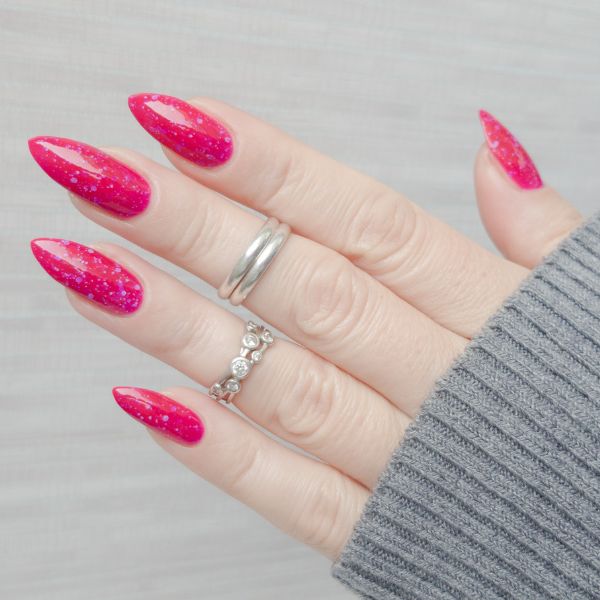 Unhas em gel rosa pink com francesinha de glitter
