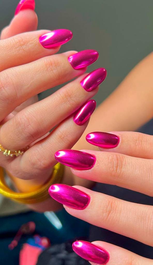 Unhas em gel rosa choque com glitter
