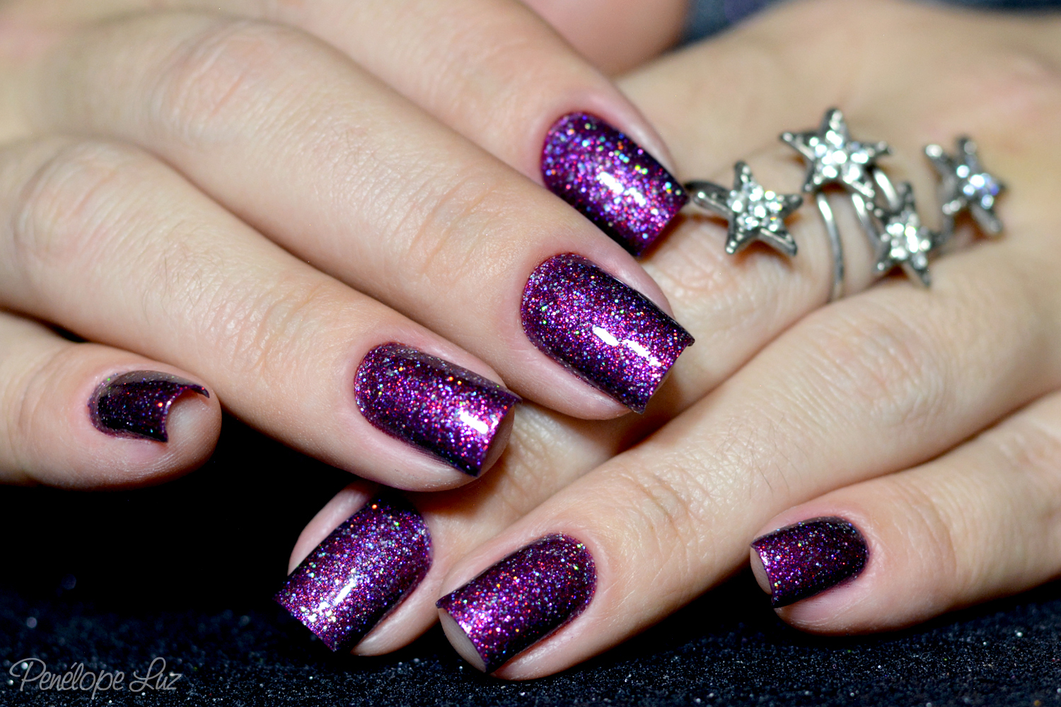 Roxo Escuro e Berinjela: A Sofisticação das Unhas em Gel