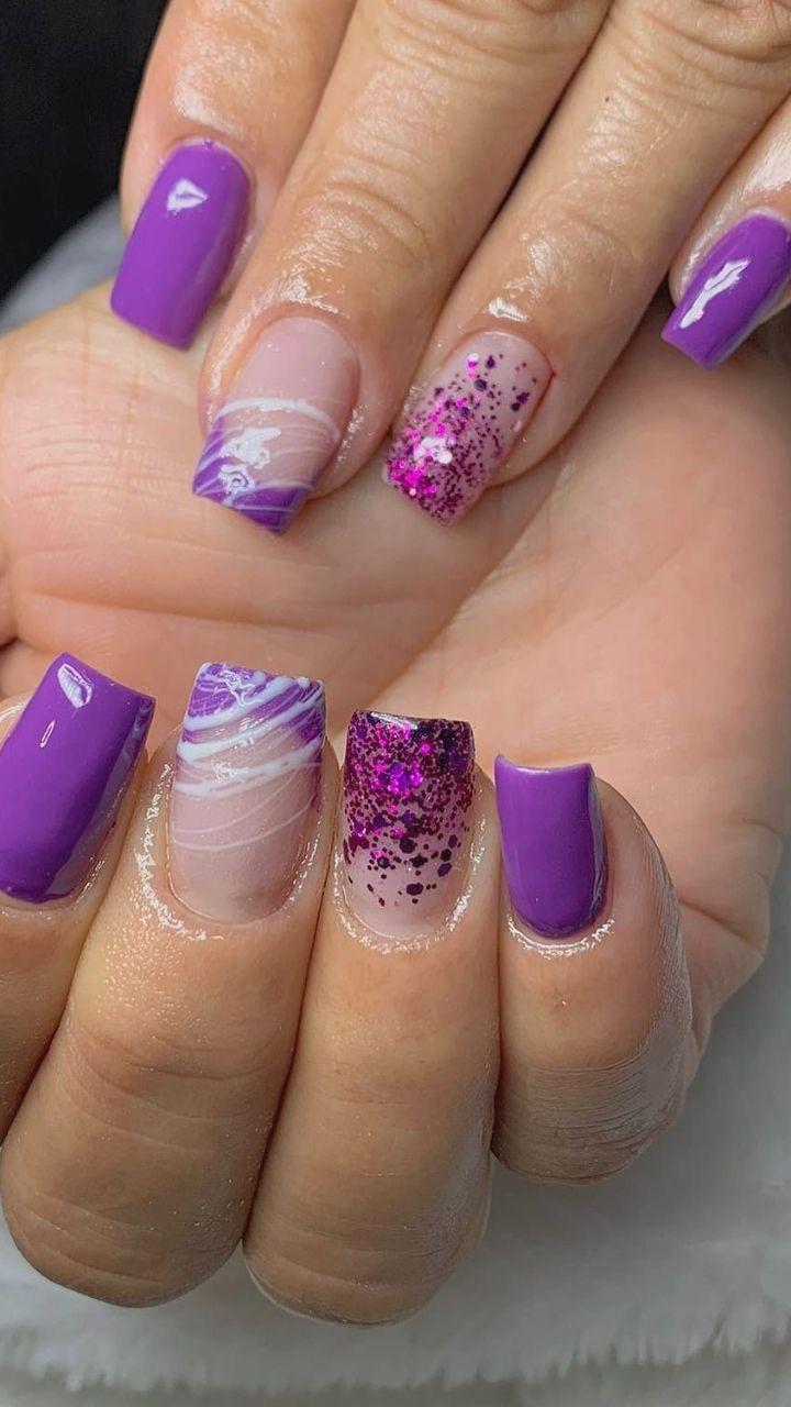 Unhas em Gel Lilás: Delicadeza e Romantismo nas Suas Mãos