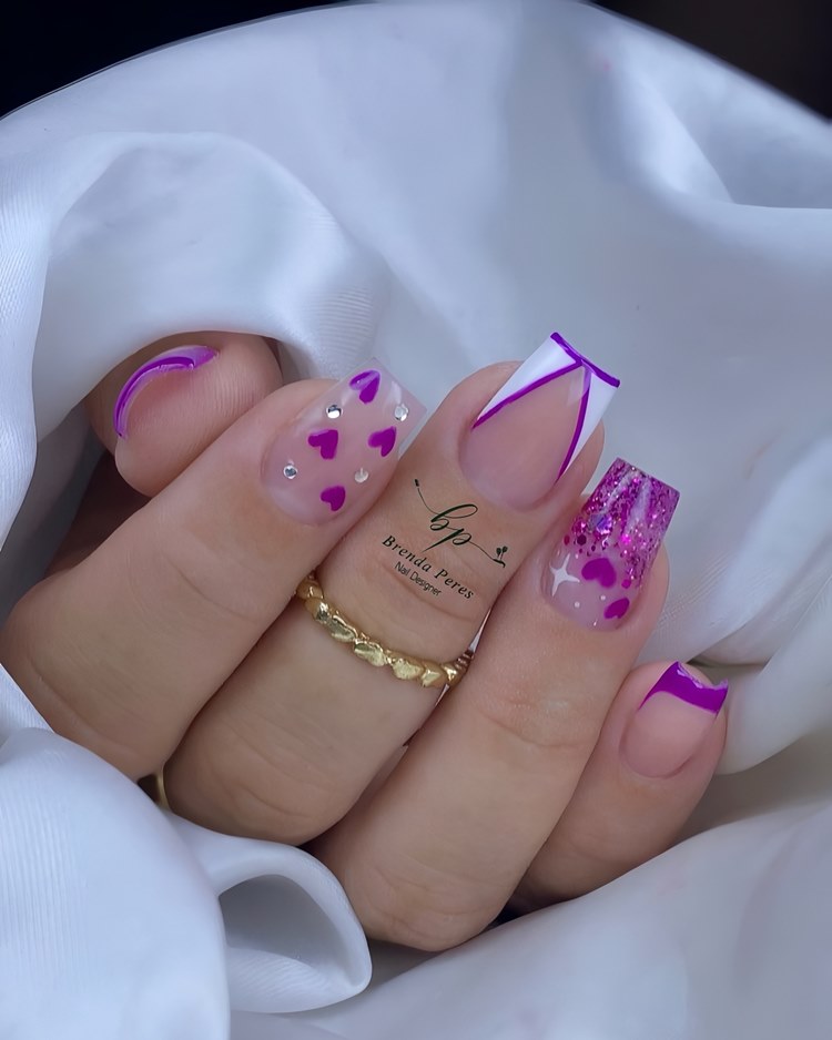 Roxo Escuro e Berinjela: A Sofisticação das Unhas em Gel