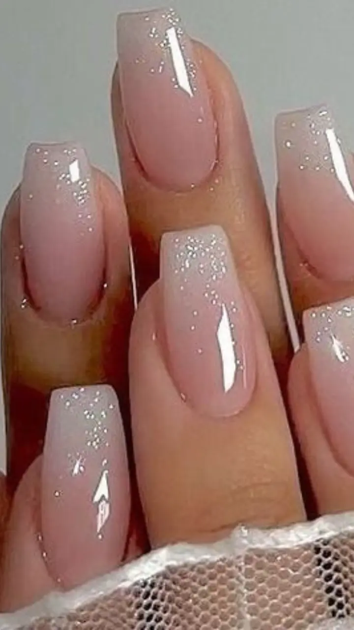 Guia Completo: Unhas em Gel Delicadas e Minimalistas para um Visual Impecável