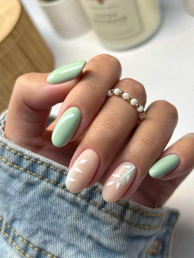 unha em gel verde água com glitter