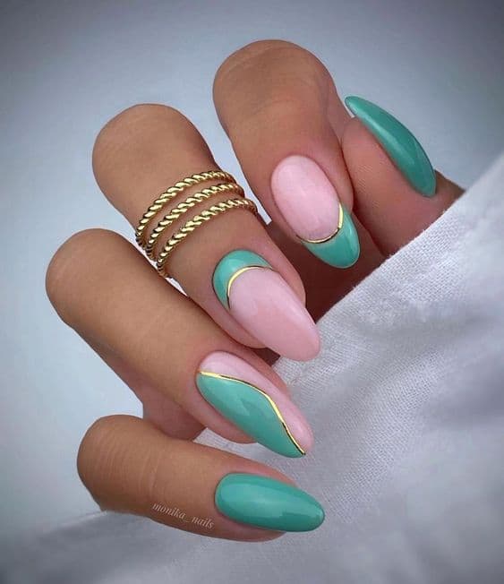unha em gel verde água marmorizado