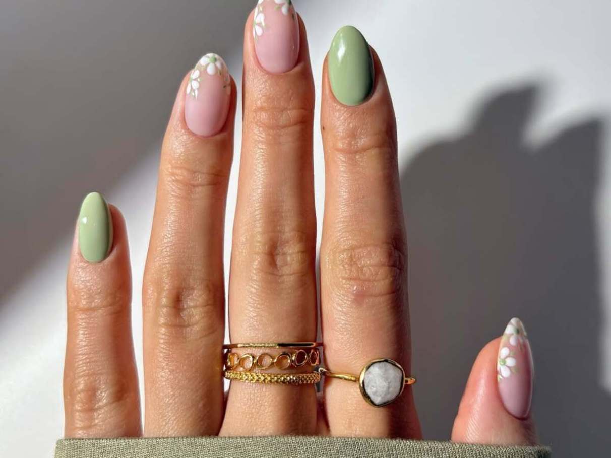 As 5 tonalidades de verde claro que vão bombar nas unhas em 2025