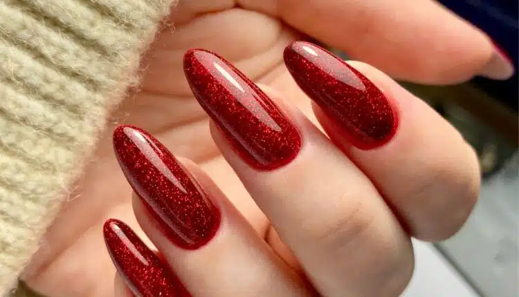 unha em gel vermelha simples e elegante