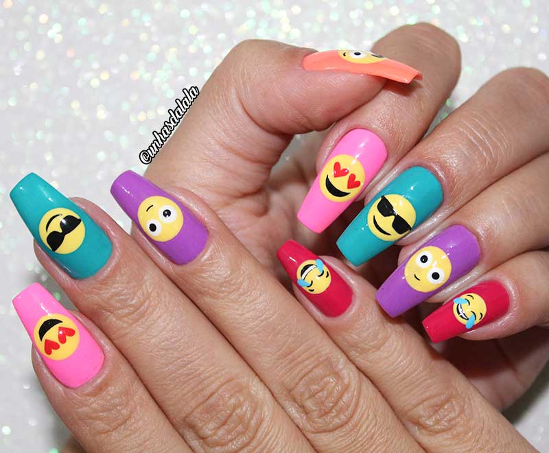 ideias de unhas decoradas com emoji