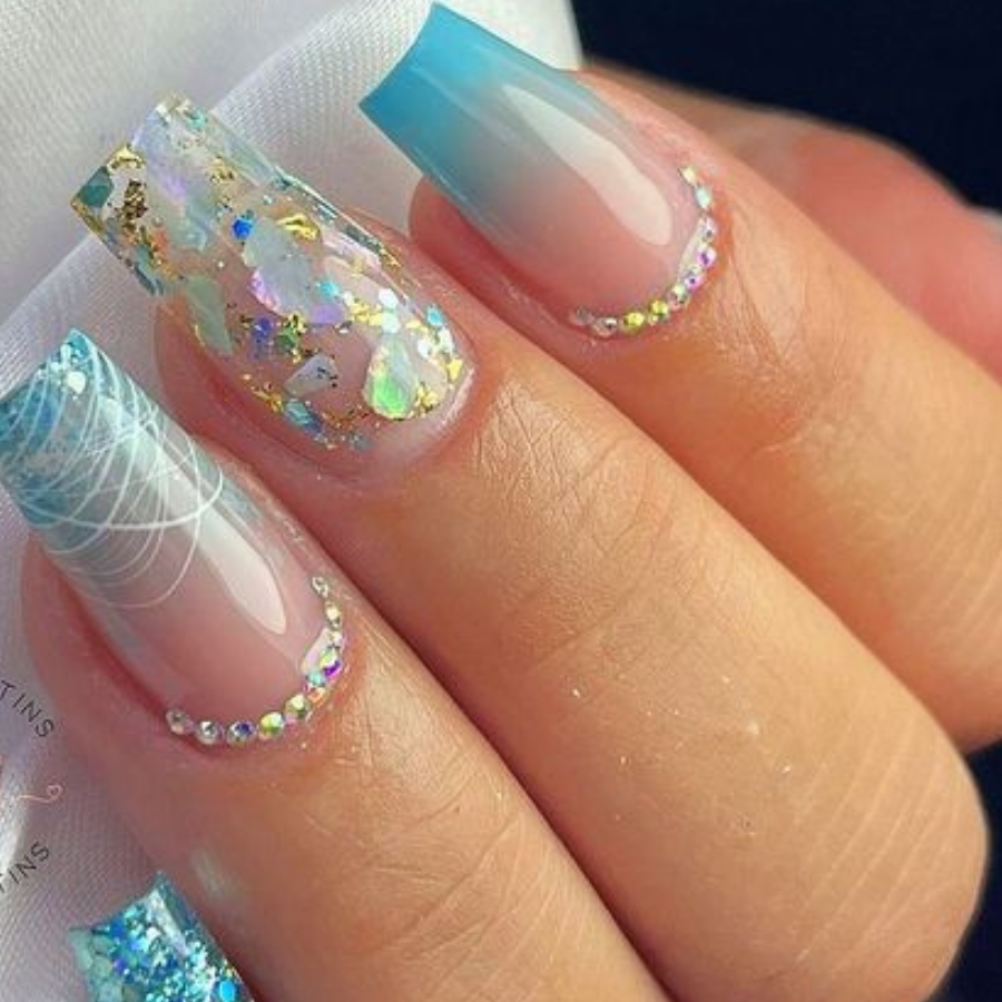 Decorações de unhas encapsuladas para cada estação