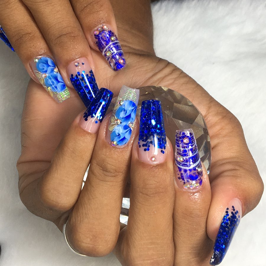 Inspirações de Nail Art: 10 Designs Criativos com Glitter Encapsulado