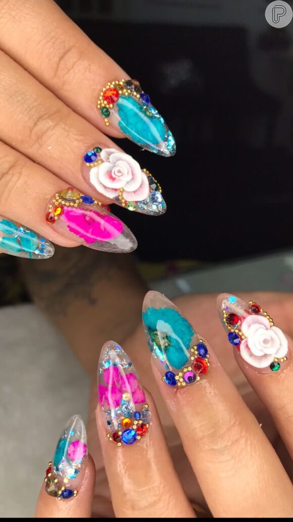 Unhas Encapsuladas: Qual o Melhor Formato para Alongar Suas Mãos?