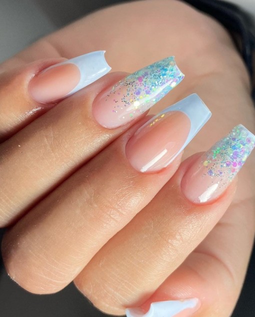 5 ideias de títulos: 1. Unhas de Gel Encapsuladas: A Tendência de 2026 que Você Precisa Conhecer. 2. Decorações Encapsuladas: Transforme Suas Unhas com Flores