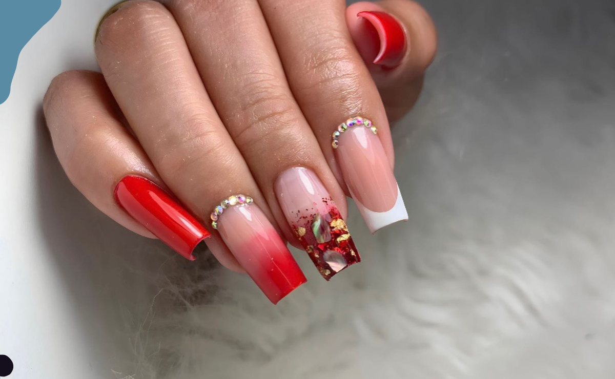 Tendências de Unhas Encapsuladas: Flores Secas e Madrepérolas no Vermelho
