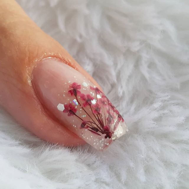 Passo a Passo Detalhado: Como Fazer Unhas Encapsuladas Vermelhas em Casa