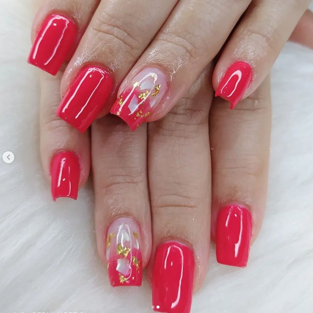 Unhas Encapsuladas Vermelhas com Glitter: 10 Ideias para Arrasar
