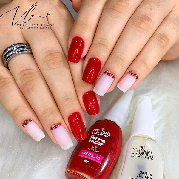 unha encapsulada vermelha com branco
