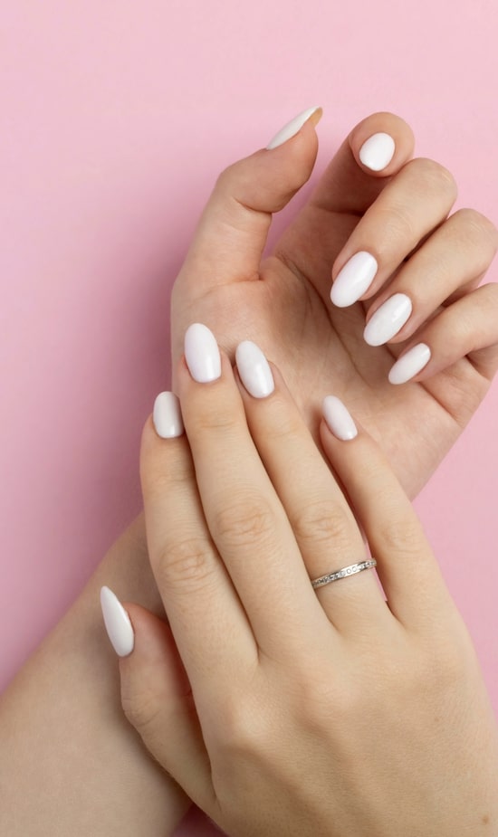 Leuconíquia: Entenda as Causas e Tratamentos para Manchas Brancas nas Unhas; Micose ou Trauma? Desvendando as Manchas Brancas nas Unhas; Guia Completo: Como Prevenir e Tratar Unhas Esbranquiçadas; Quando Procurar um Médico para Manchas Brancas nas Unhas: Sinais de Alerta; A Relação entre Esmaltes