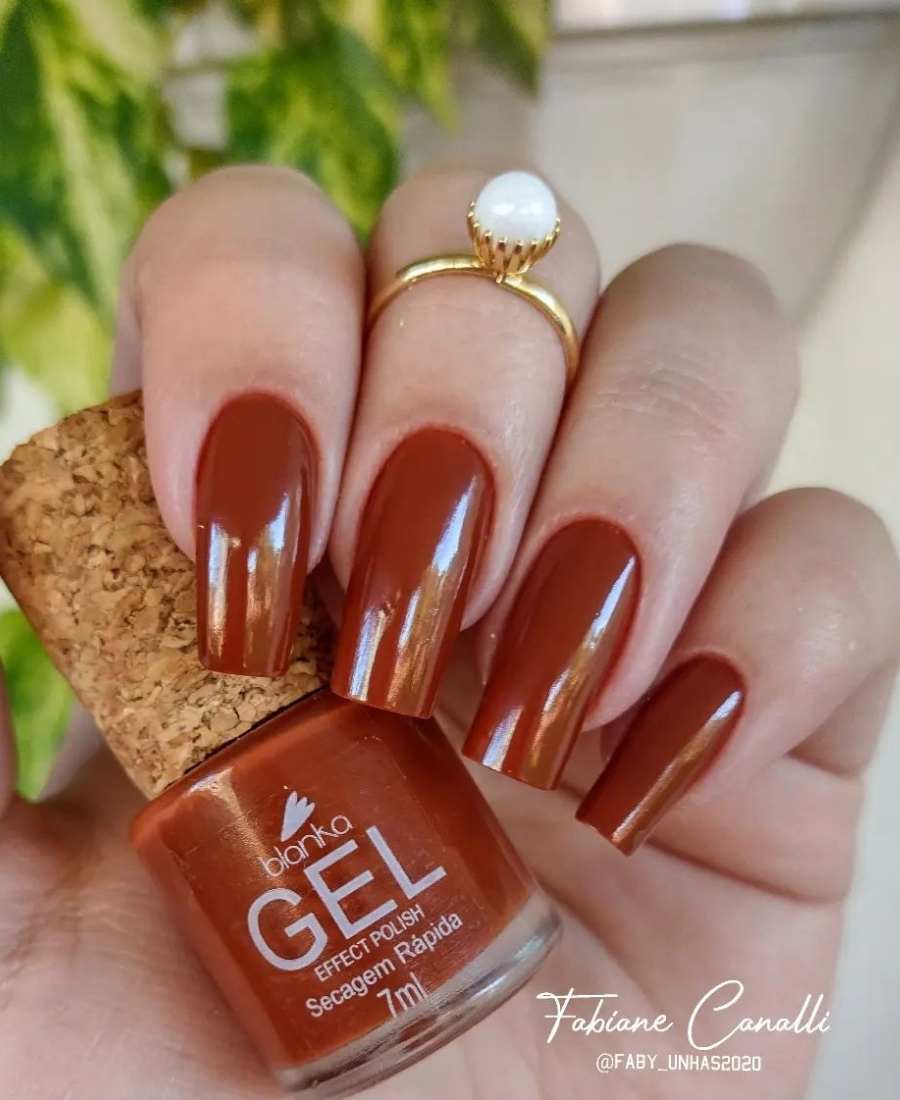 unhas compridas esmaltadas