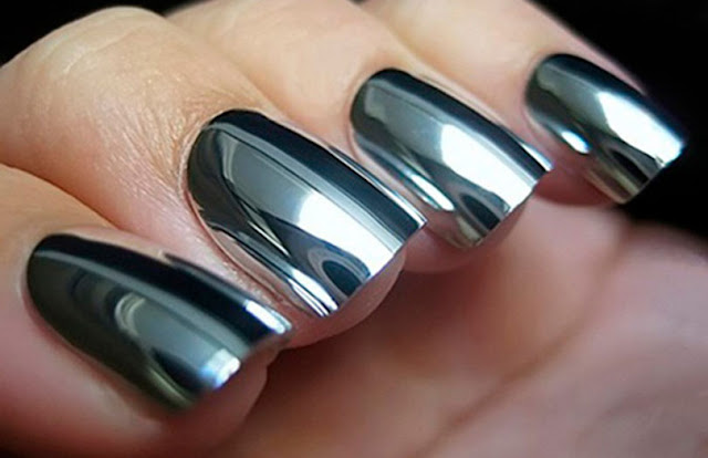Unhas com pó de cromo