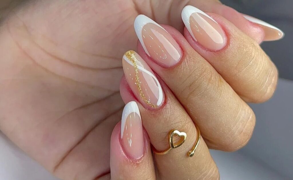 nail art almond