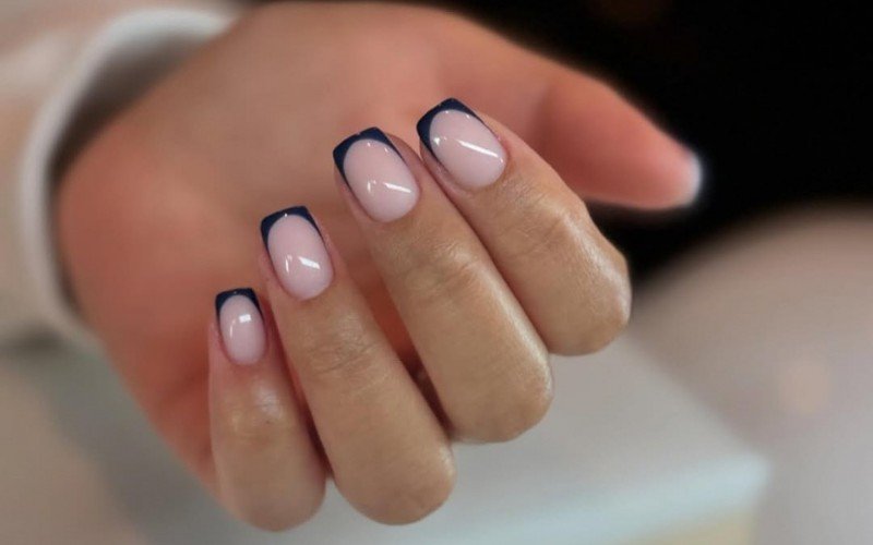 francesinha azul esmalte comum ou gel qual o melhor