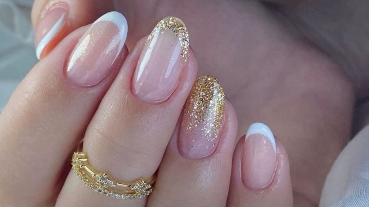 unha francesinha dourada com glitter