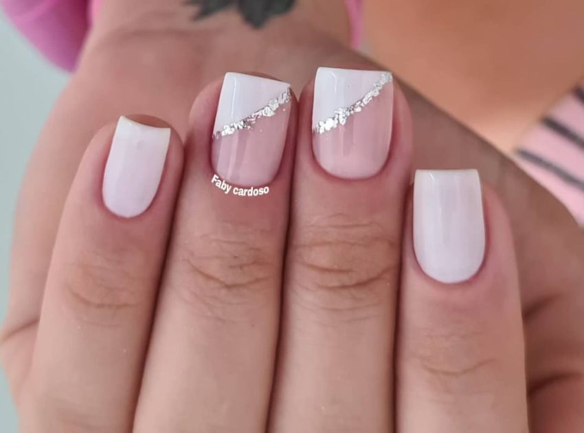 unha francesinha com folha de ouro