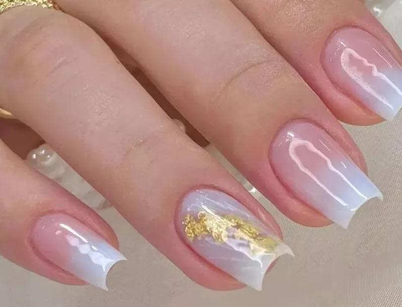 Unhas Francesinhas com Glitter e Pedrarias: Luxo e Brilho