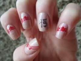 unha postiça infantil autoadesiva ou esmalte qual o melhor