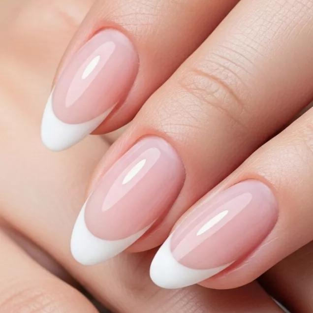 Francesinha colorida em unhas redondas