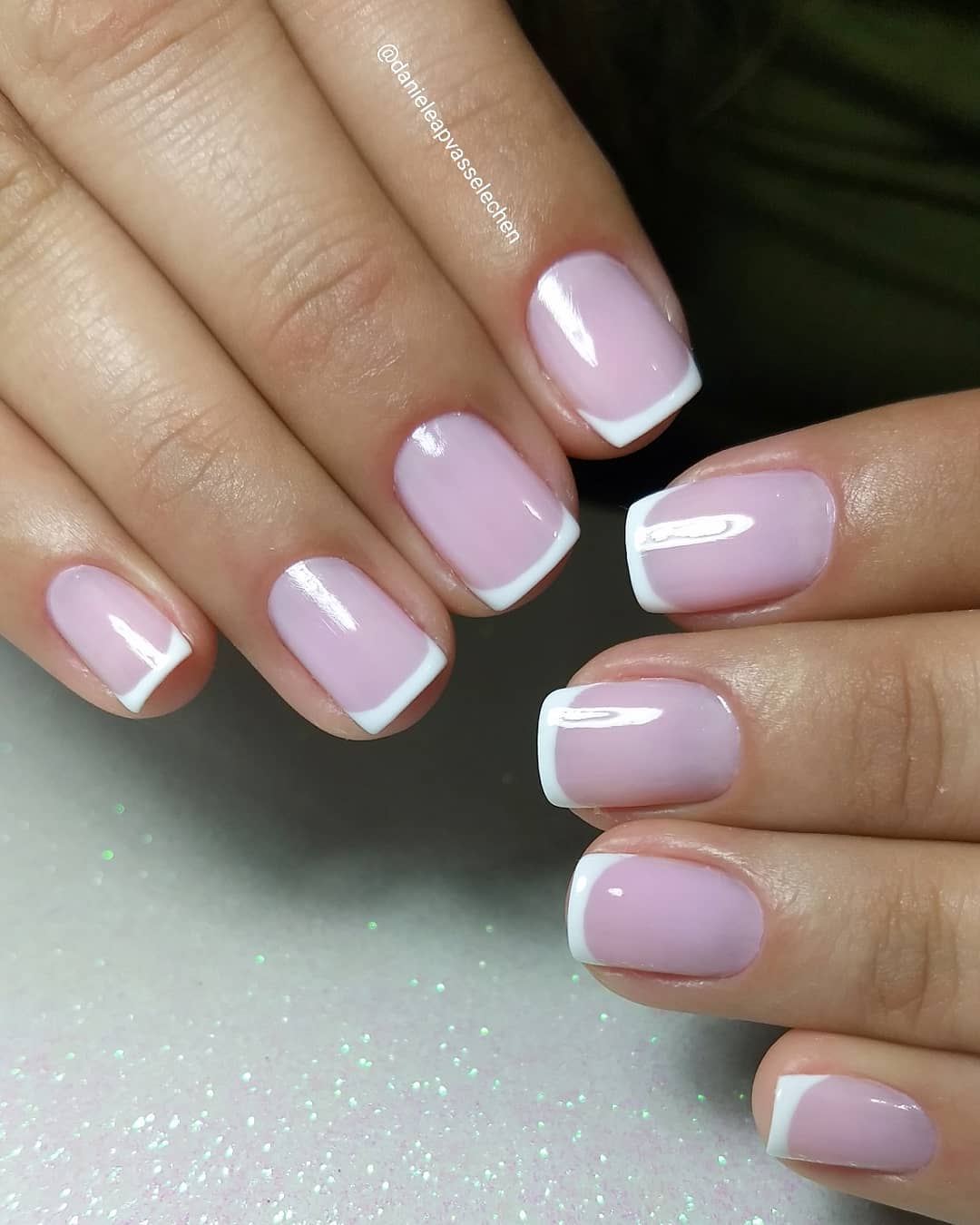 As 10 melhores cores de esmalte rosa para sua francesinha