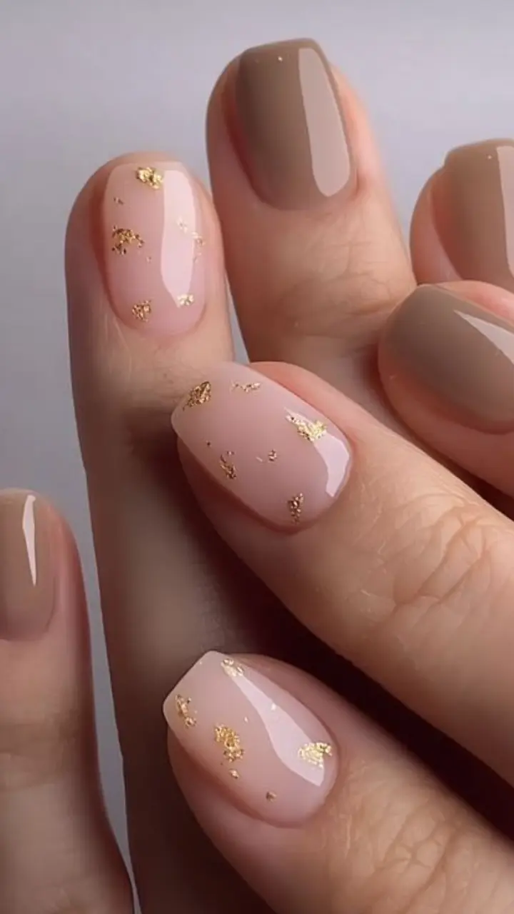 Unhas de gel curtas coloridas