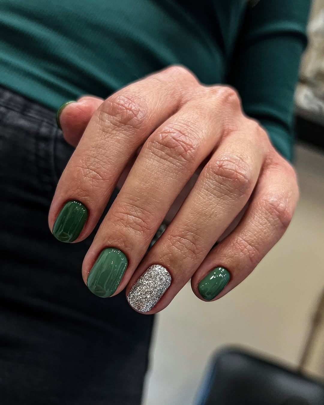 Unhas de gel curtas decoradas