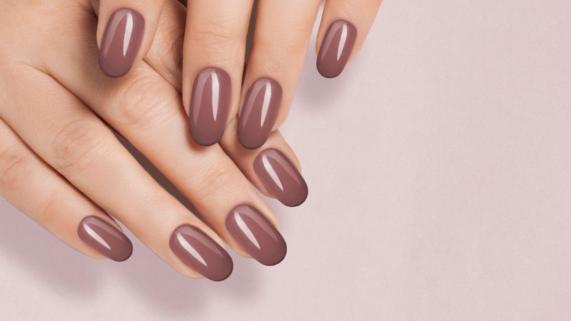 Como fazer unhas de gel marrom perfeitas em casa