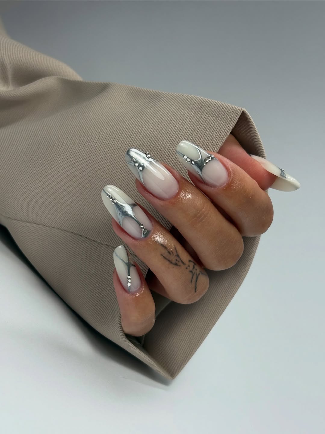 alongamento de unhas em gel dura quanto tempo