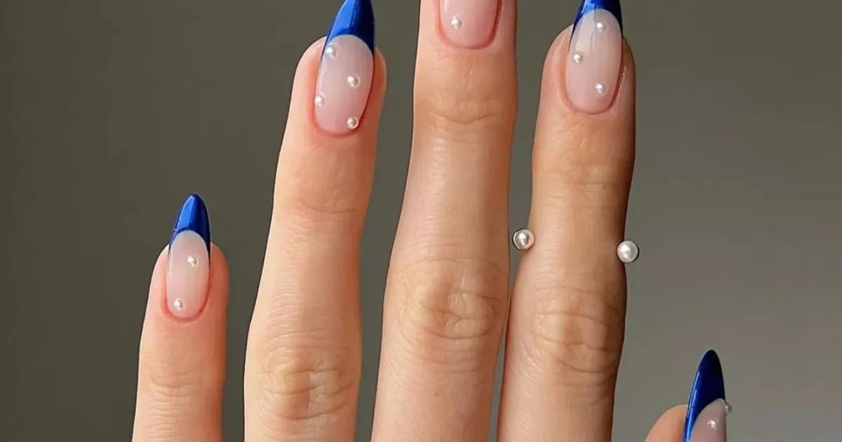 unha gel na tips decorada azul