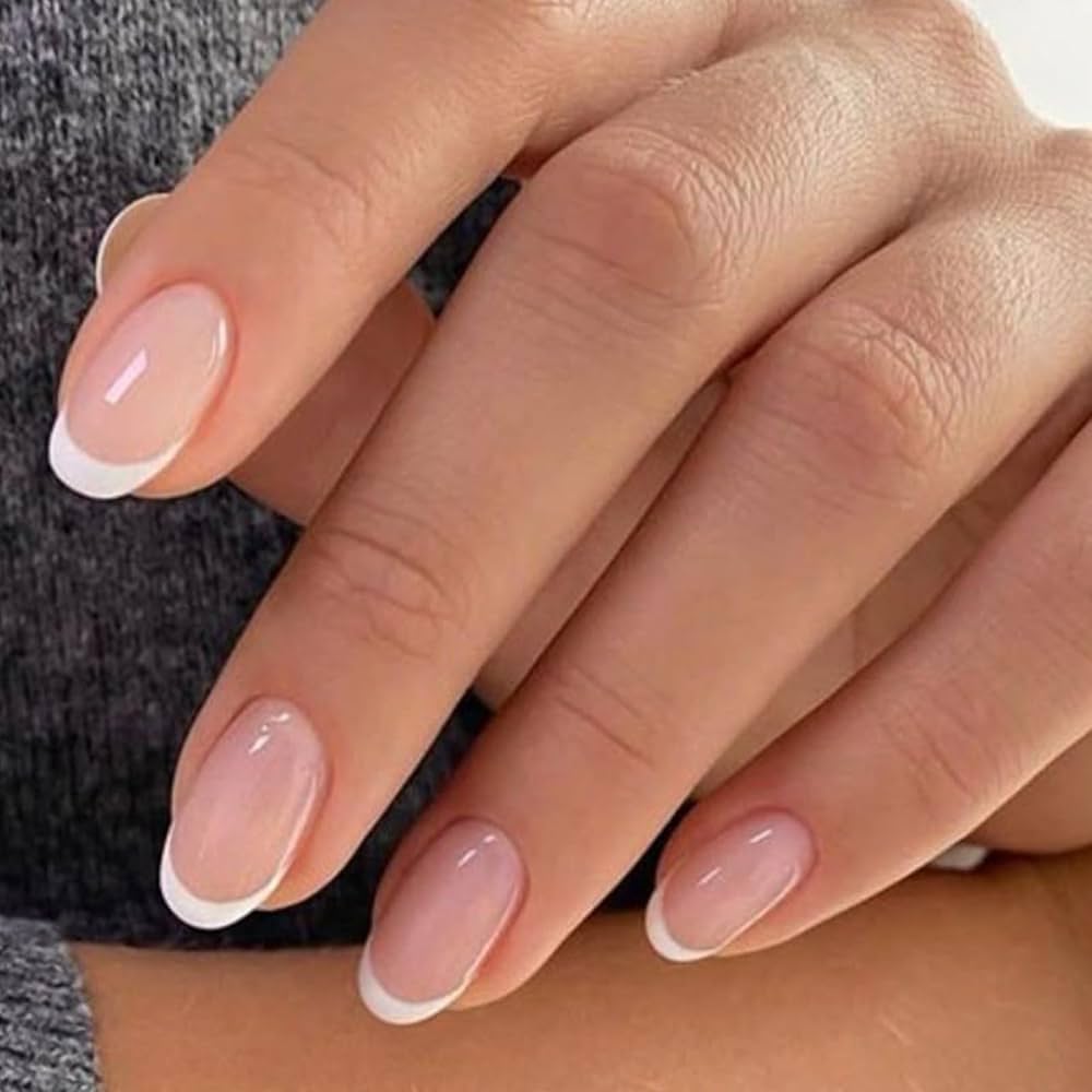 Unhas de gel nude curtas
