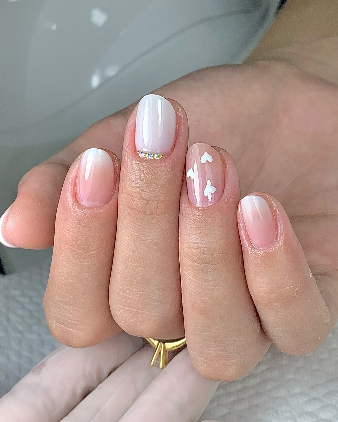 Francesinha fina em unhas curtas