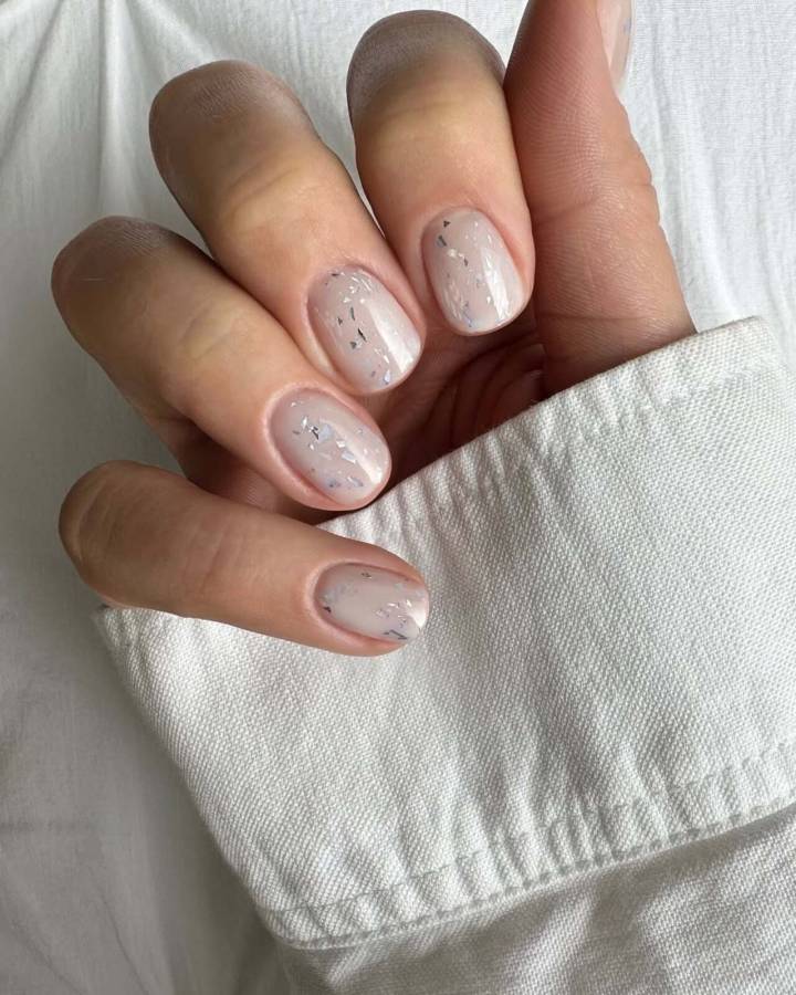 Unhas de gel ovais curtas