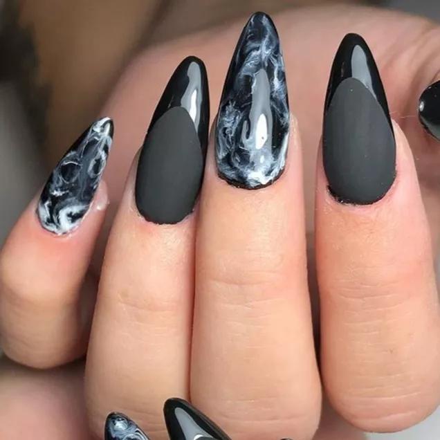 unhas pretas com acabamento fosco gel